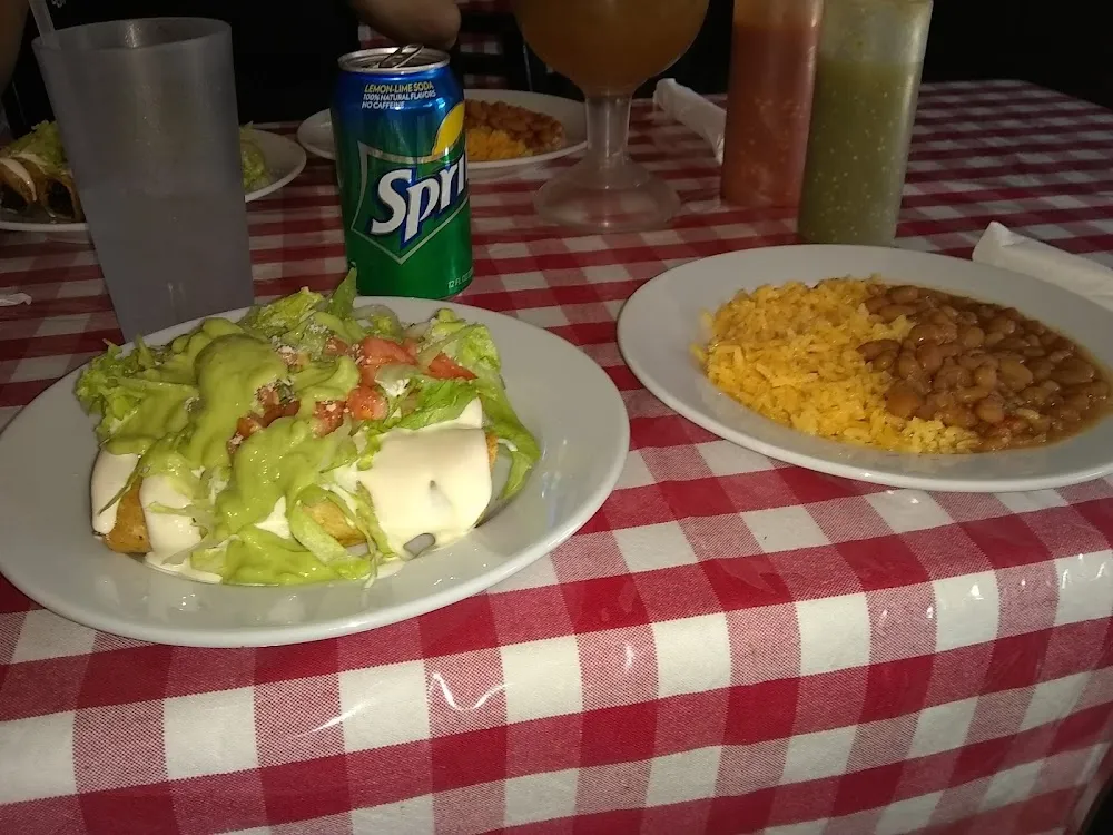 Tacos Dorado's De Pollo Arroz Y Frijoles